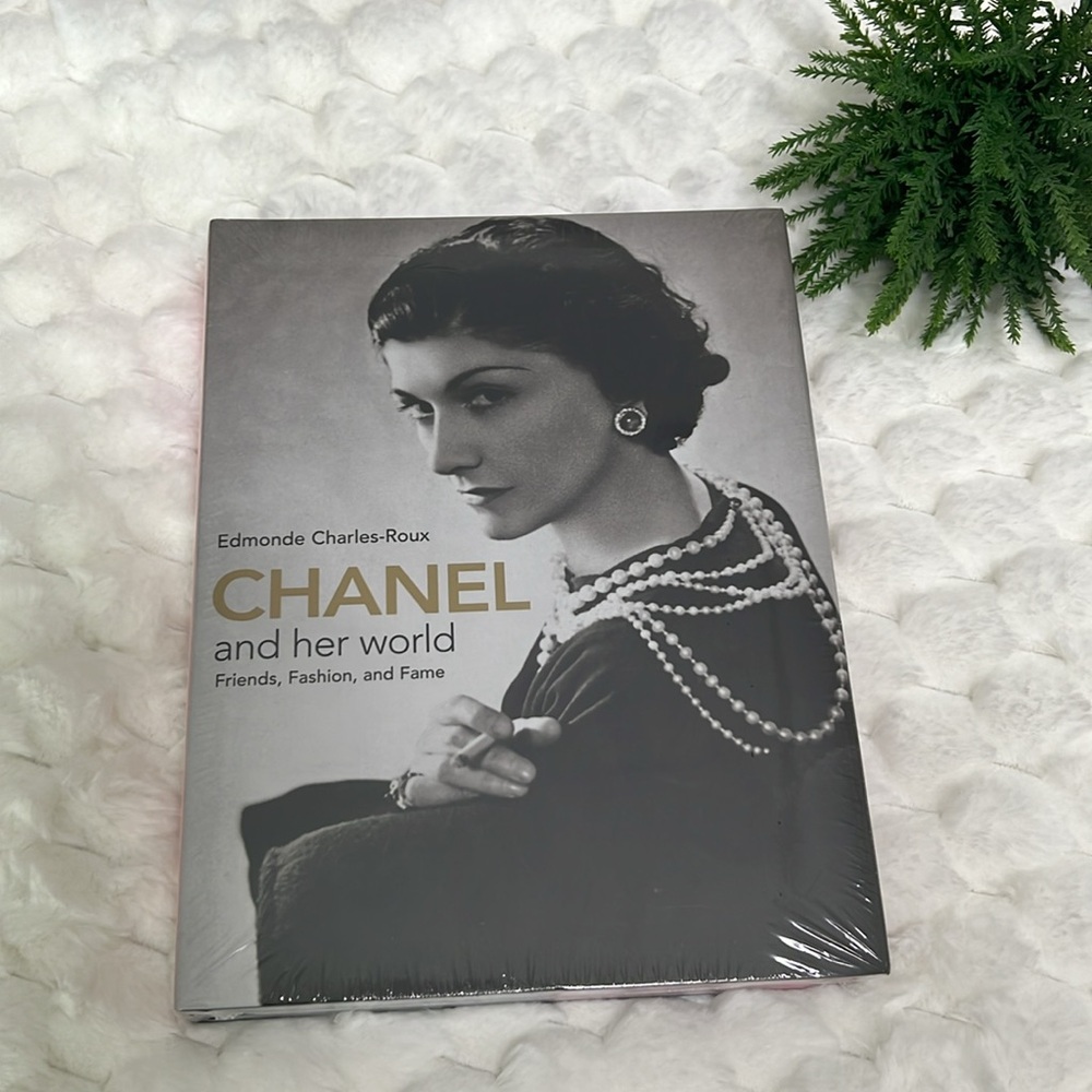 🎀 Chanel and Her World Book